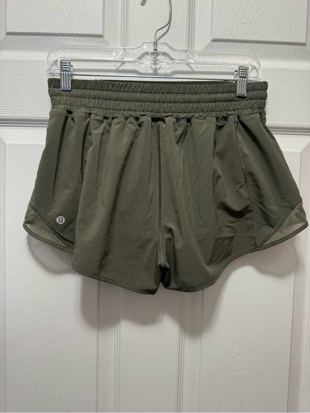 Lululemon Hotty Hot High-Rise Lined Short 2.5" in Sage Size 8 - Picture 11 of 13
